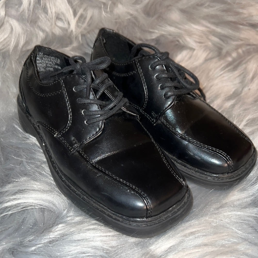 Boys black on black Leor dress shoes size 11